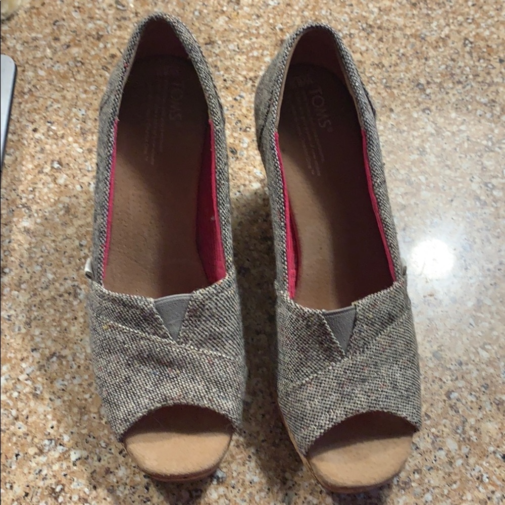 Toms wedges